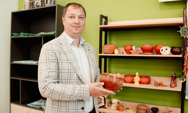 «Смотрю на нынешних школьников и думаю: “Ребята, вы еще очень милые”. Директор Владимир Кильдюшкин
«Смотрю на нынешних школьников и думаю: “Ребята, вы еще очень милые”. Директор Владимир Кильдюшкин